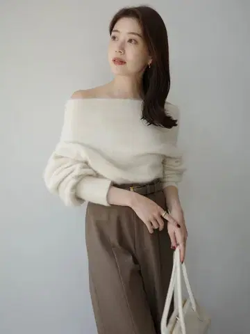 [ 미사용 새상품 ] anuans 라쿤 폭스 오프숄더 니트 풀오버