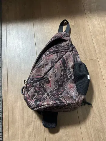 페이즐리 무늬 바디백