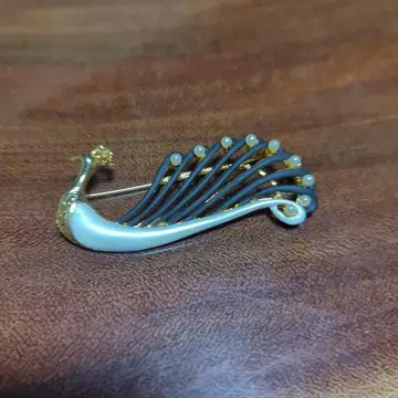 공작 디자인 브로치