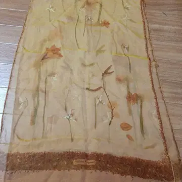 새상품급 페라가모 스톨 실크 쉬폰 스카프 시어 수선화