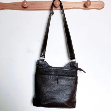 소가죽 바디 숄더 초콜릿 색상