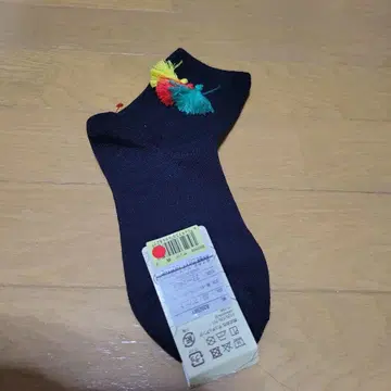 컬러풀 태슬 포함 블랙 삭스