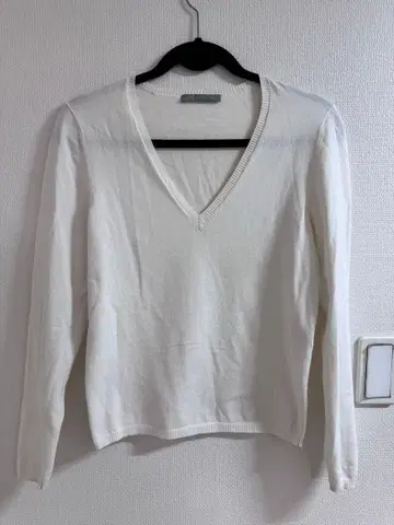 Theory Luxe 화이트 V넥 긴팔 니트 화이트