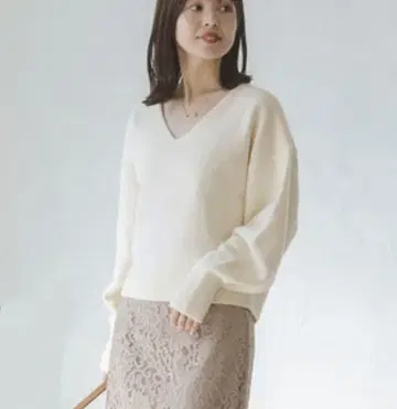 컨디션 최상 NOBLE 캐시미어 울 숏 V넥 풀오버 화이트