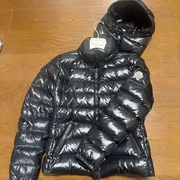 MONCLER 블랙 다운 자켓 후드 부착