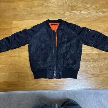 MA-1 스타일 블랙 자켓