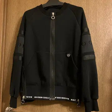 MAISON COOLA 블랙 자켓