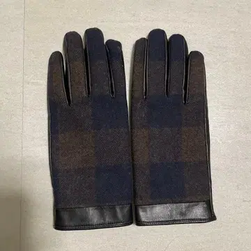 네이비와 브라운의 가죽 장갑