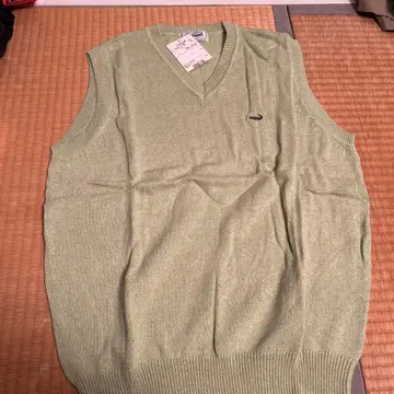 크로커다일 라이트 그린 V넥 베스트