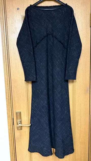 요건 레일 블랙 트위드풍 롱 원피스 긴팔