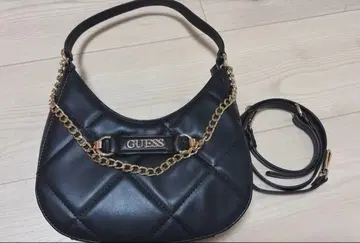 GUESS 블랙 퀼팅 핸드백
