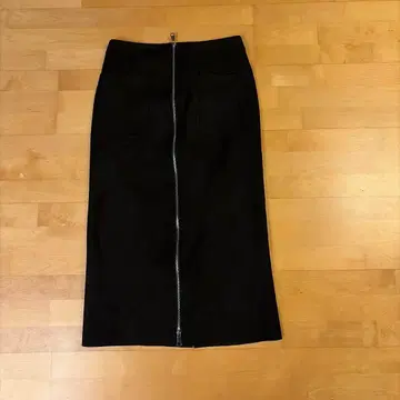 ZARA 블랙 스웨이드풍 타이트 스커트