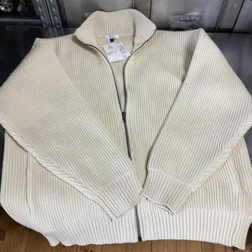 가디건 새상품 M 사이즈 [ A.V.V ] 드라이버 니트 센터 지퍼