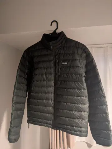 Patagonia 다운 스웨터 다크 그린 올리브 카키