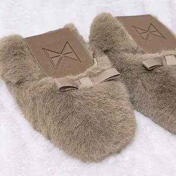 버터플라이 트위스트 멜리사 에코 퍼 펌프스 TAUPE