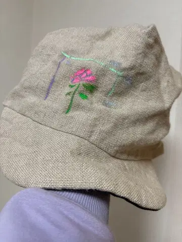 POTTO 꽃 자수 베이지 헌팅 캡