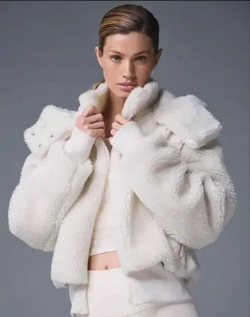 [ 새상품 미사용 ] alo yoga Foxy Sherpa 자켓