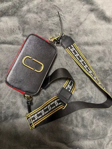 숄더백 블랙과 빨간색 콤비