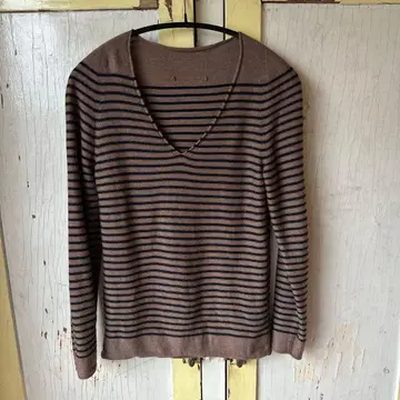 [ 두지엠 클라세 구매 ] YURI PARK 보더 V넥 니트