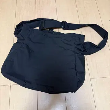 블랙 나일론 숄더백