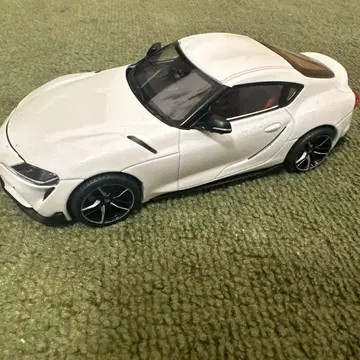 도요타 GR 수프라 화이트 컬러 샘플