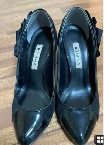 DIANA 블랙 하이힐 리본 포함