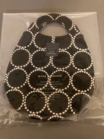 mina perhonen 원형 패턴 핸드백