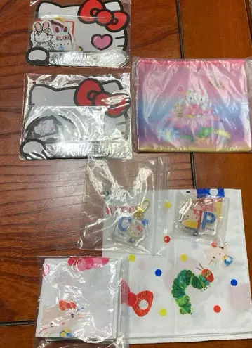 헬로키티 굿즈 묶음 판매 파우치 손수건 (반다나) 배고픈 애벌레 등