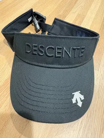 DESCENTE 블랙 바이저 F 사이즈