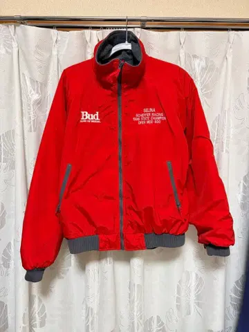 Bud 빨간색 자켓 스노우모빌