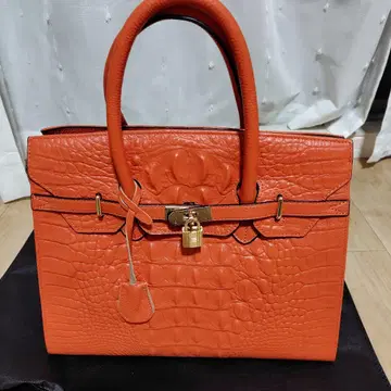 오렌지 가죽 숄더백 자물쇠 포함