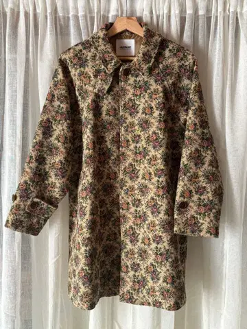 새상품급 빔즈 보이 고블랑 직조 스텐카라 코트