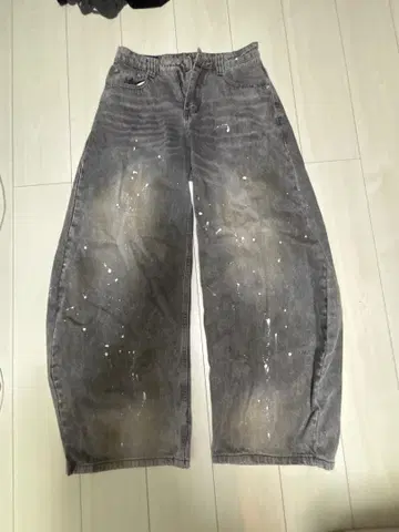 그레이 페인트 가공 와이드 팬츠