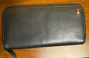 타미힐피거 장지갑 라운드 지퍼 블랙