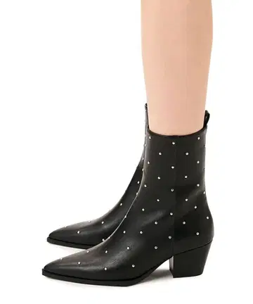 SY UNITED ARROWS의 포인티드 스터드 숏부츠