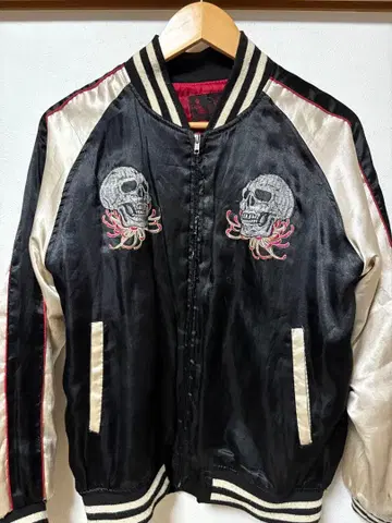 스컬 자수 스카잔 블랙과 실버