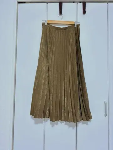 JOURNAL STANDARD 올리브 그린 플리츠 스커트