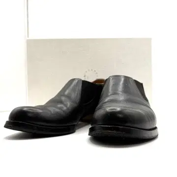 포스트 프로덕션 Mil-Dress 사이드 고어 레더 슈즈 블랙