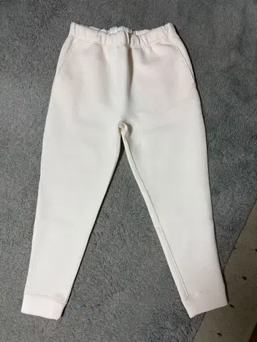 두꺼운 원단 맨투맨 화이트