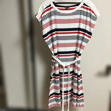 TOMMY 스트라이프 슬리브리스 원피스