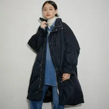 UPPER HIGHTS 더 U-벤치 충전솜 미들 코트