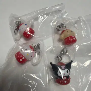 딸기 산리오 액세서리 메지루시 참 세트