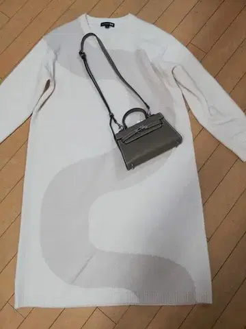 미사용 고급 백 섬세한 스티치의 고급 숄더백 카페 브라운