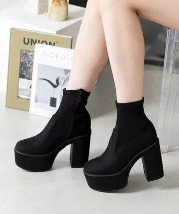 attagirl 통굽 플랫폼 스트레치 숏부츠