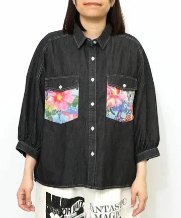 스칼라 152698: 꽃무늬 포켓 데님 셔츠
