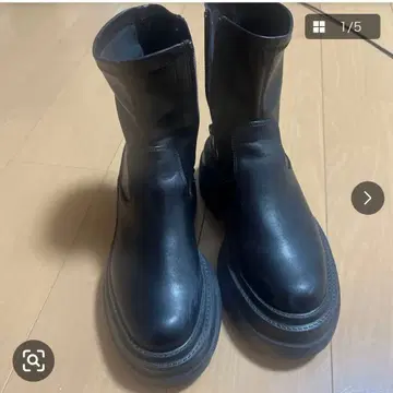 로리즈팜 통굽 부츠 블랙