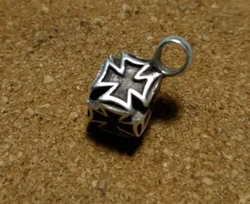 Silver925 아이언 크로스 다이스 참 실버925 훈
