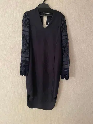 mame kurogouchi 네이비 V넥 레이스 소매 원피스