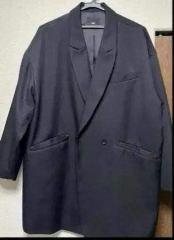 HARE 블랙 체스터 코트