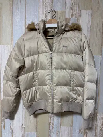 FILA 후드 부착 베이지 다운 자켓 M